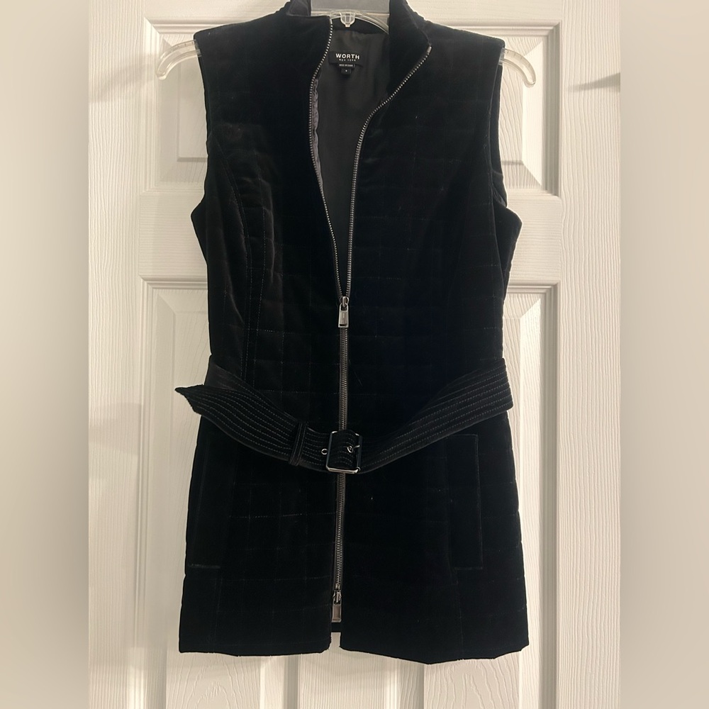 Worth New York Size 4 Black Quilted Vest with Belt EUC